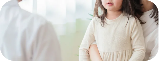 診察を受けるお子様